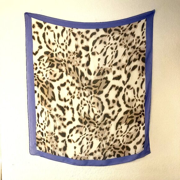Vince Camuto Leopard Print Scarf 45" X 41" - Picture 1 of 11